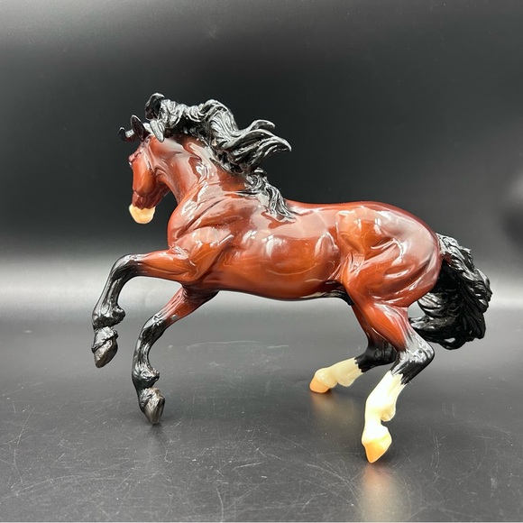 Breyer Shelby 2023 CC Gambler’s Choice Glossy Bay Nokota Horse Rare - Picture 7 of 11